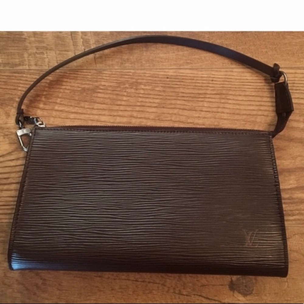 LOUIS VUITTON Epi Pochette in Moka